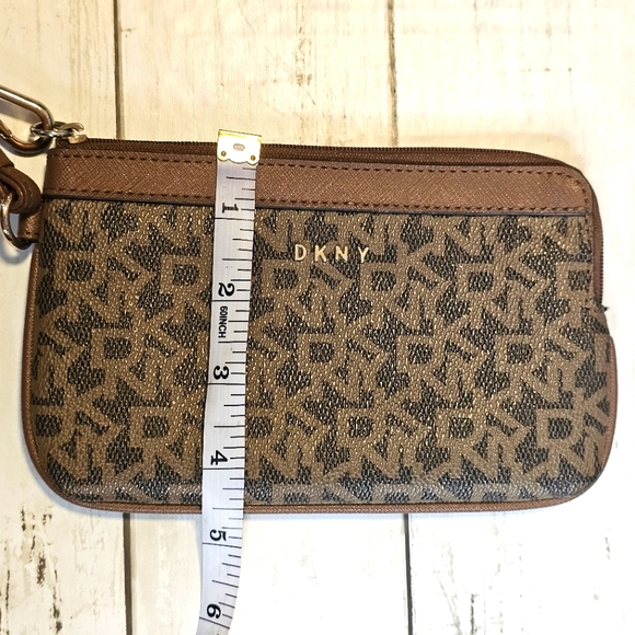 DKNY Brown/Tan Logo Wristlet Wallet Handbag Zip up Leather Purse - Picture 11 of 12